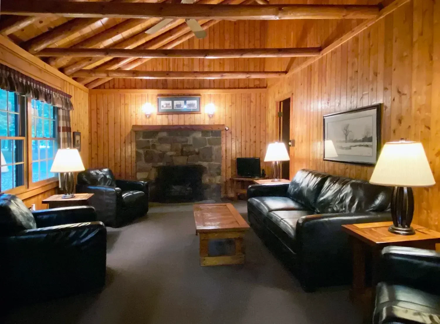 Living Room – Woodside Cabin 29