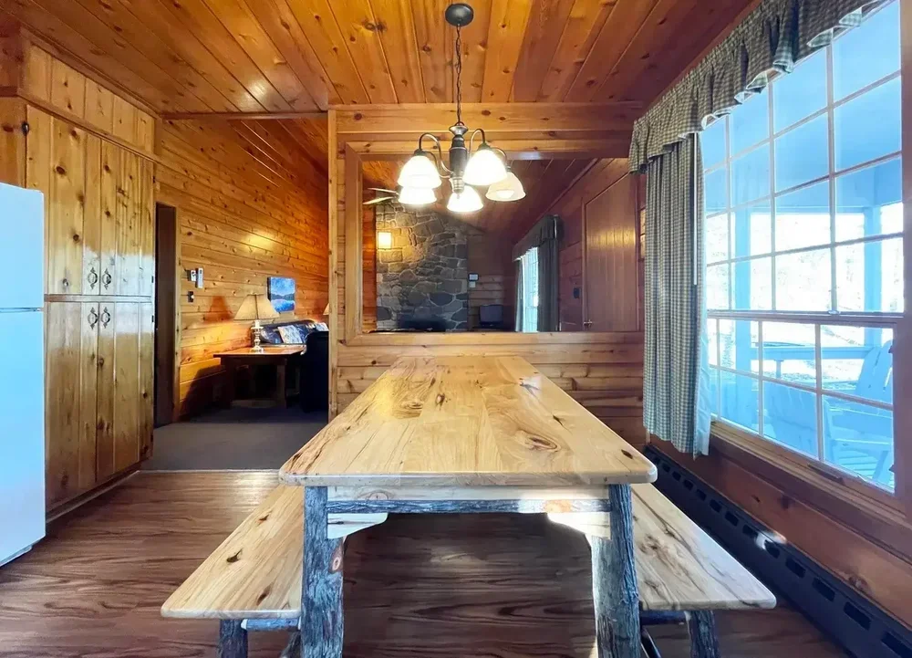 Dining Table – Lakeview Cottage 41