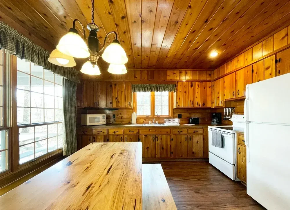 Kitchen – Lakeview Cottage 41