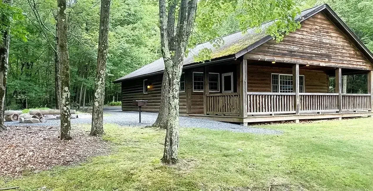 Hemlock Cabin 53 lakeview exterior with covered porch at Mountain Springs Lake Resort