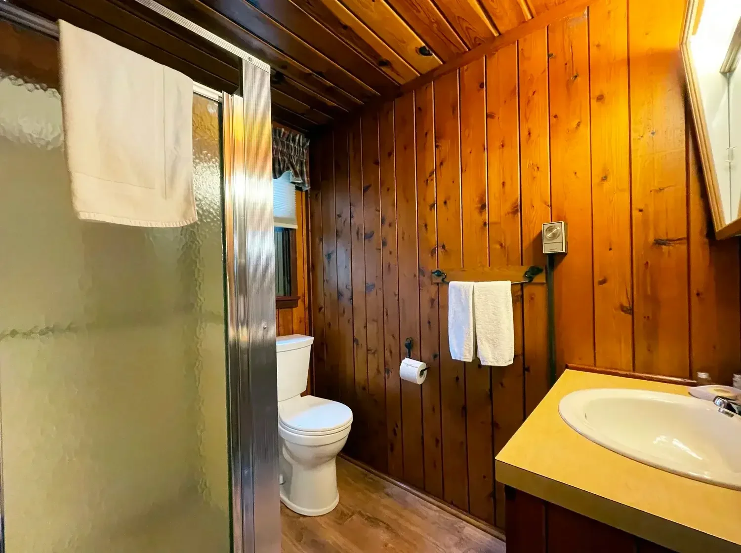 Woodside Cabin 30 Bathroom