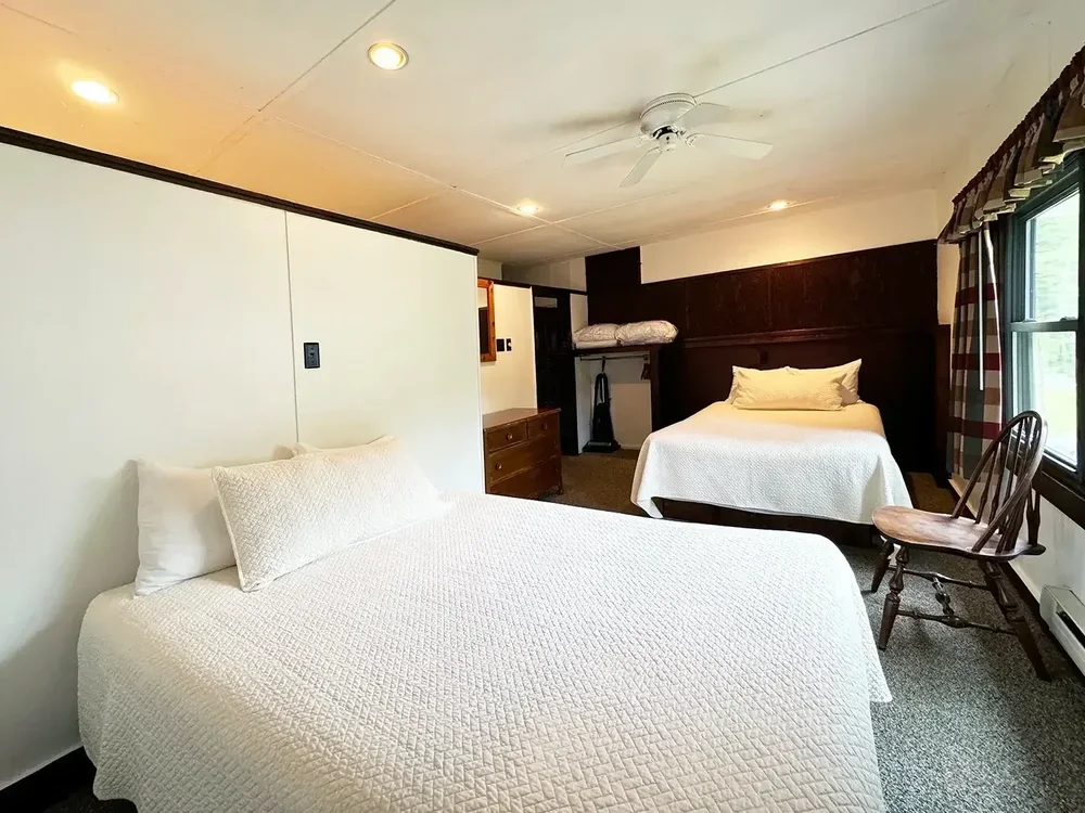 Seasonal Cottage 18 Main Bedroom