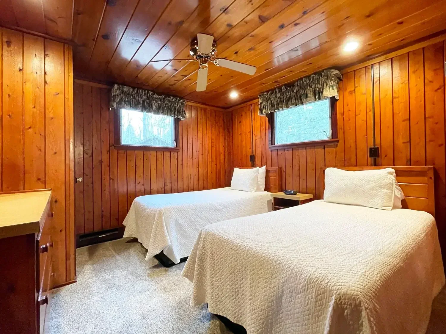 Woodside Cabin 30 Twin Bedroom