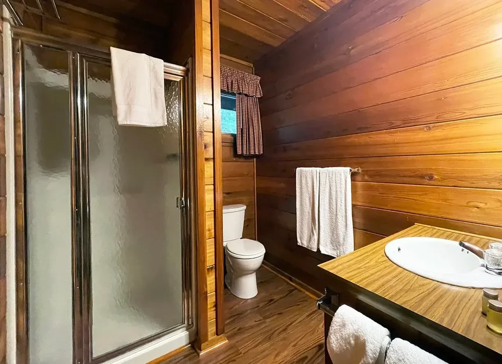 Bathroom – Lakeview Cottage 40