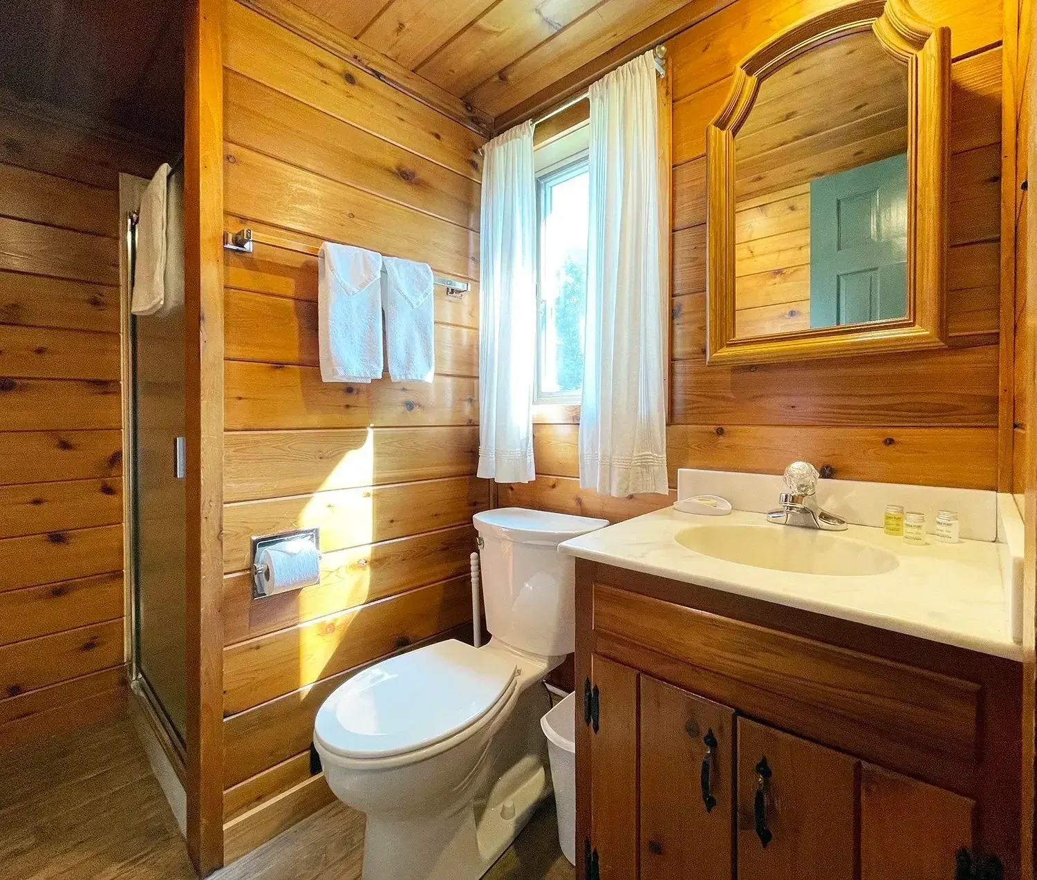 Bathroom – Farmhouse Cottage 17