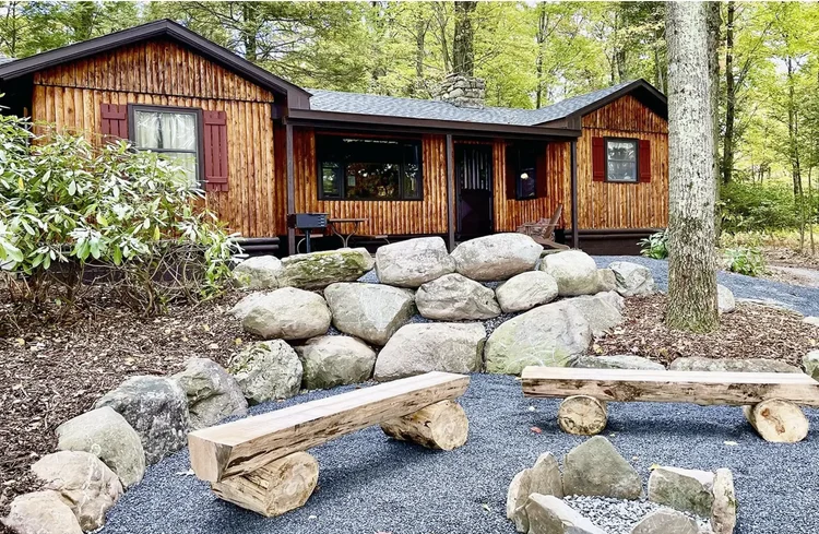 Woodland cabin at Mountain Springs Lake Resort for families and small groups