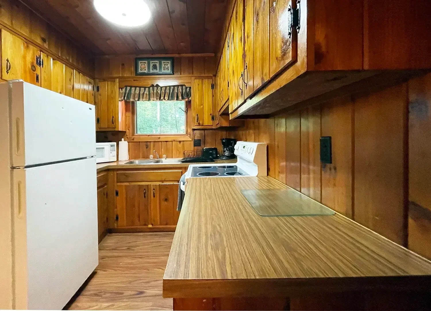 Lakeview Cottage #35 – Kitchen