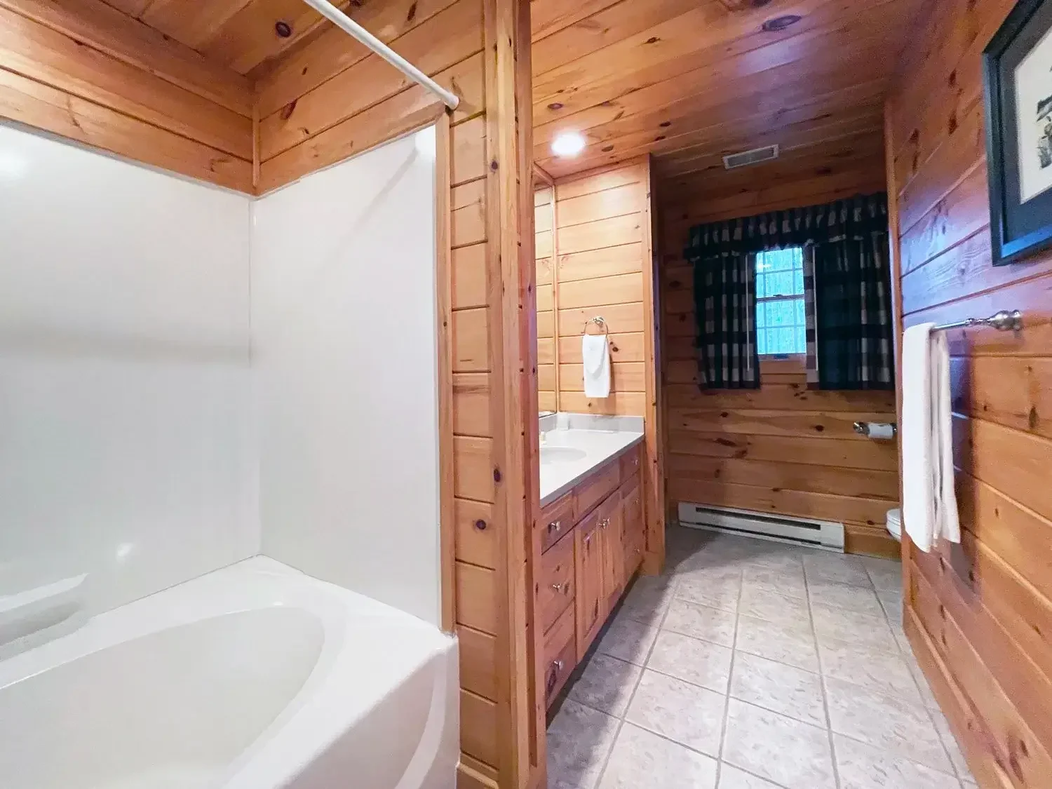 Hemlock Cabin #55 – Bathroom with Tub