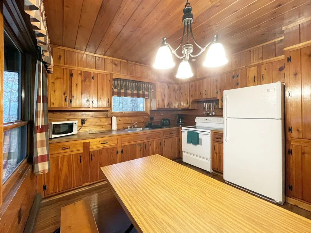 Kitchen – Lakeview Cottage 37