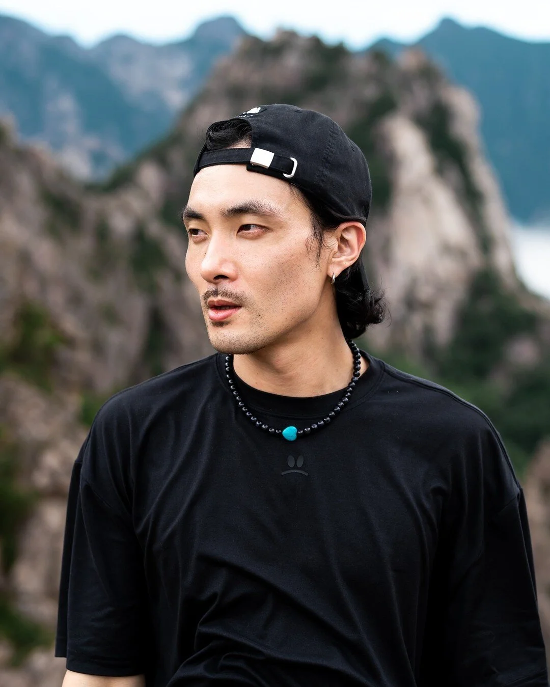 We got to do a model/artist photoshoot with a South Korea rapper Ja Mezz on top of 설악산⛰😂 

Show him some love by listening to his music on Spotify! In the latest album &quot;Pink Album,&quot; you can see little Charity on the album art haha 

@mezzr