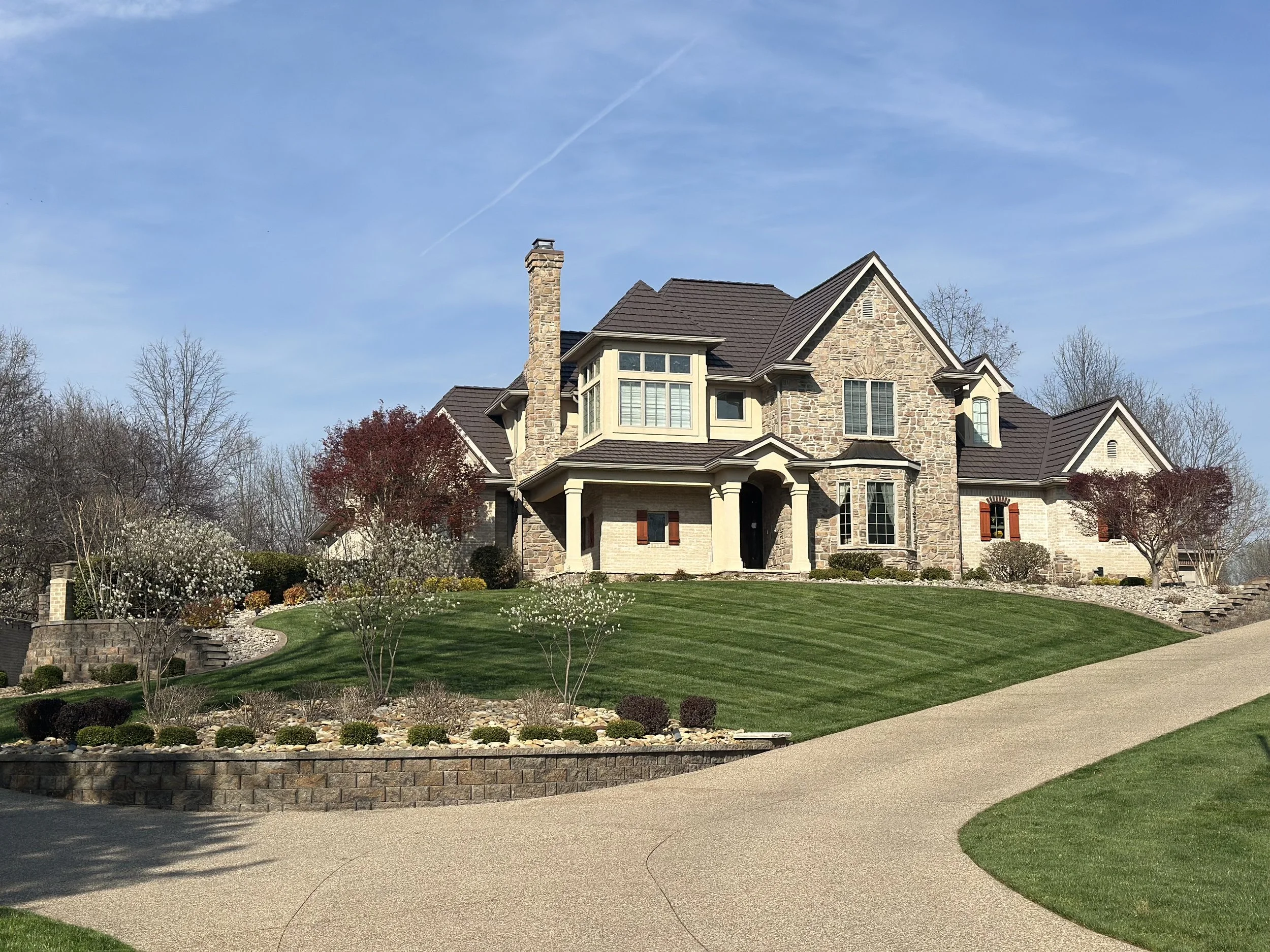Lawn mowing, lawn treatments, landscape maintenance - Radcliff, Kentucky