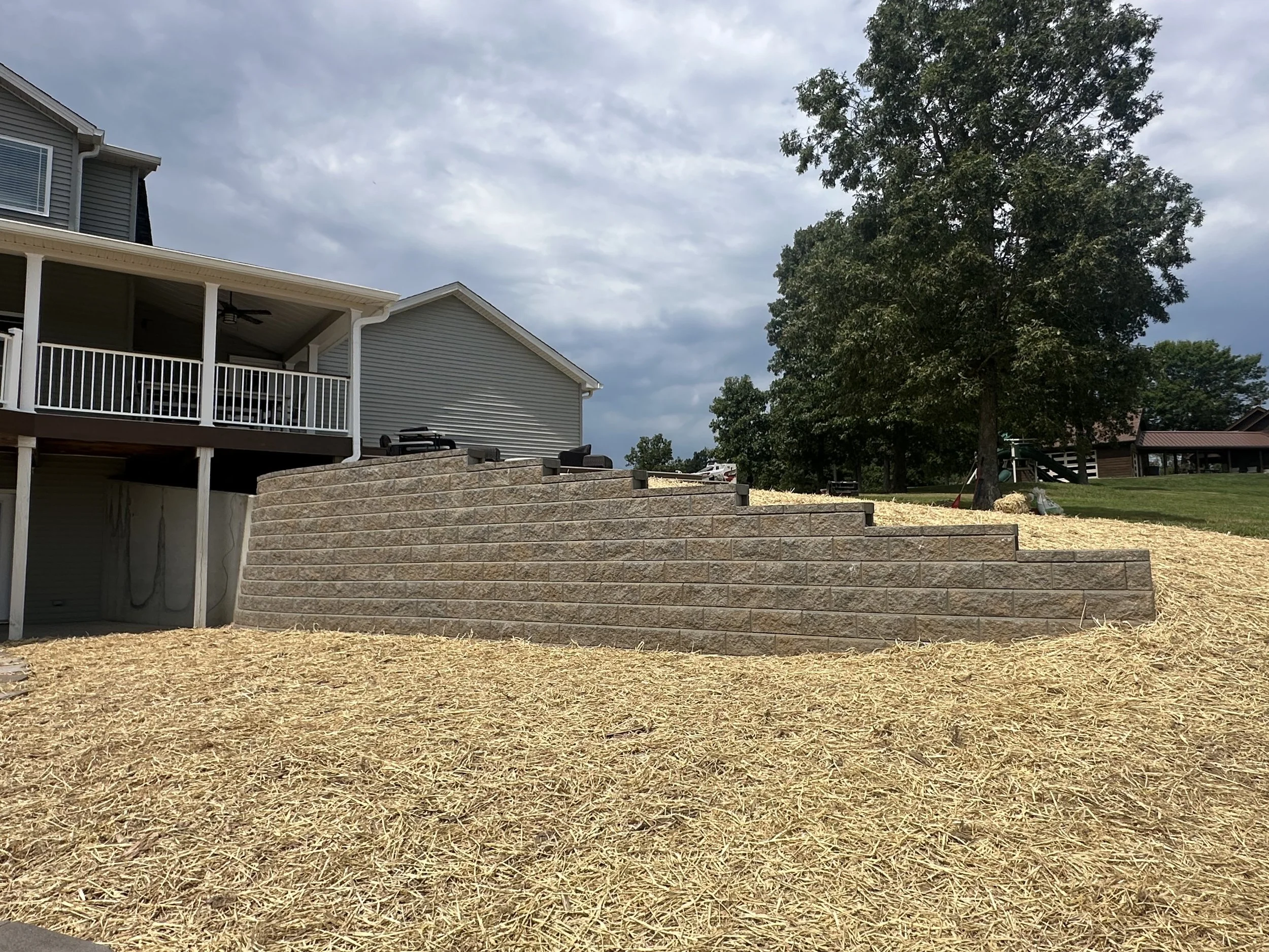 Retaining wall landscaping - Rough River Lake, McDaniels Kentucky