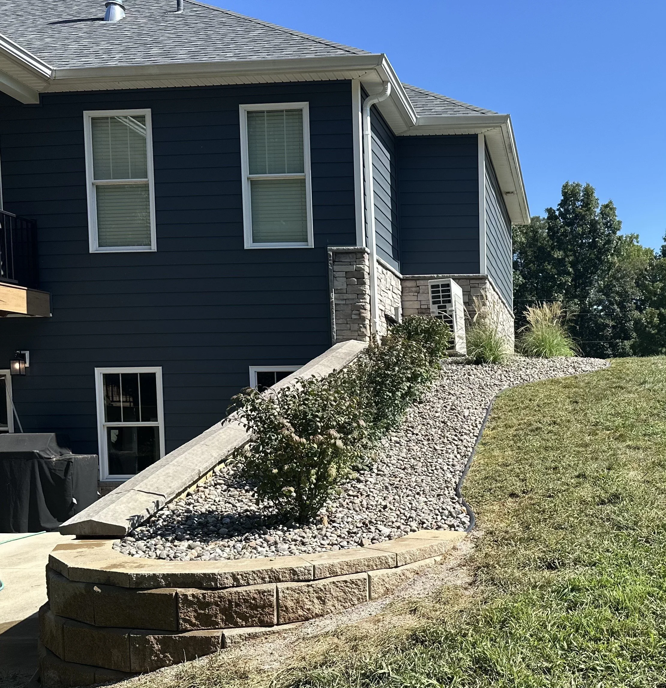 Landscaping - River Rock - Edging - Block Wall - Payneville, Kentucky 40157
