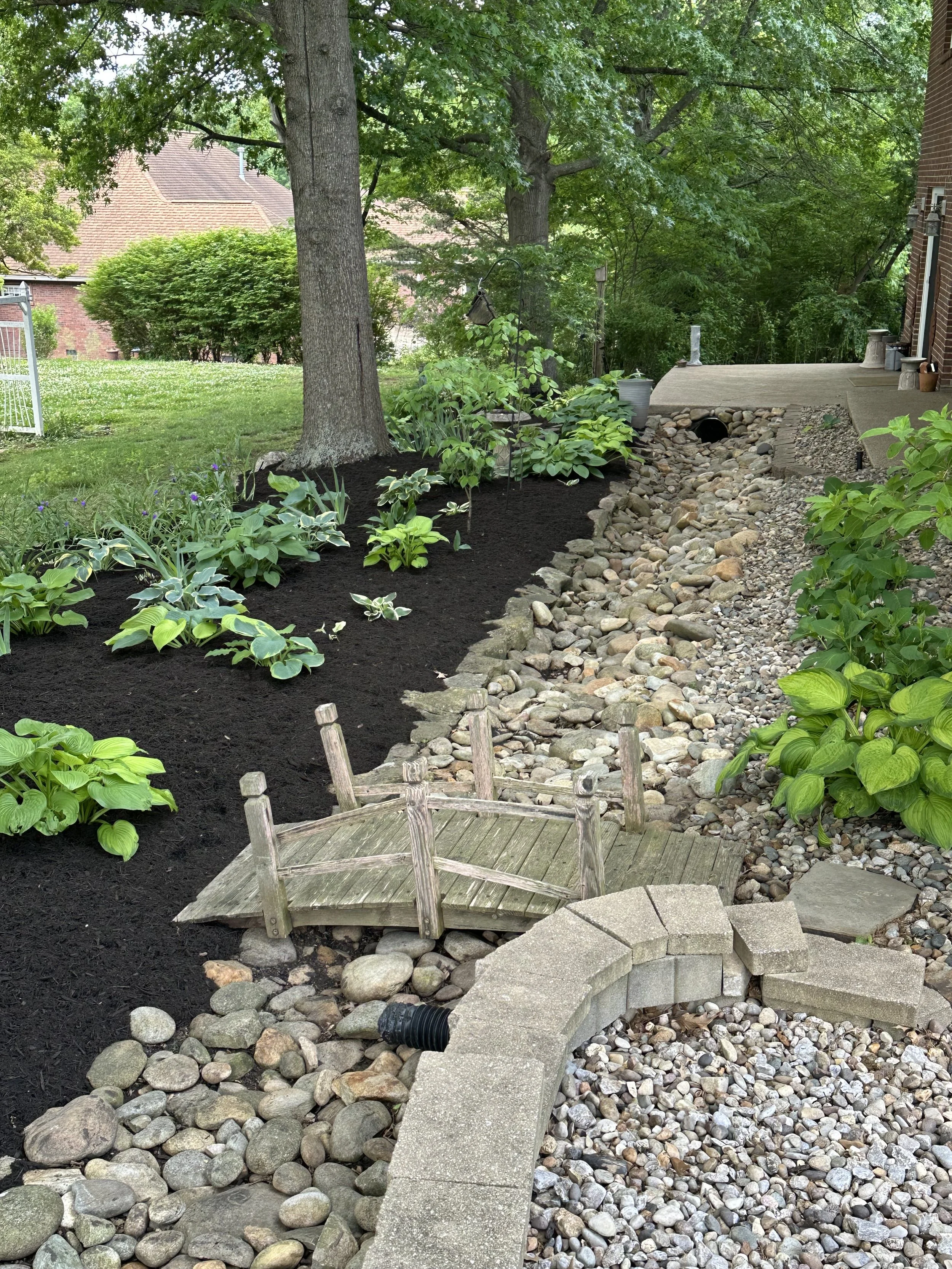 Landscaping
Drainage creek
Elizabethtown, Kentucky 