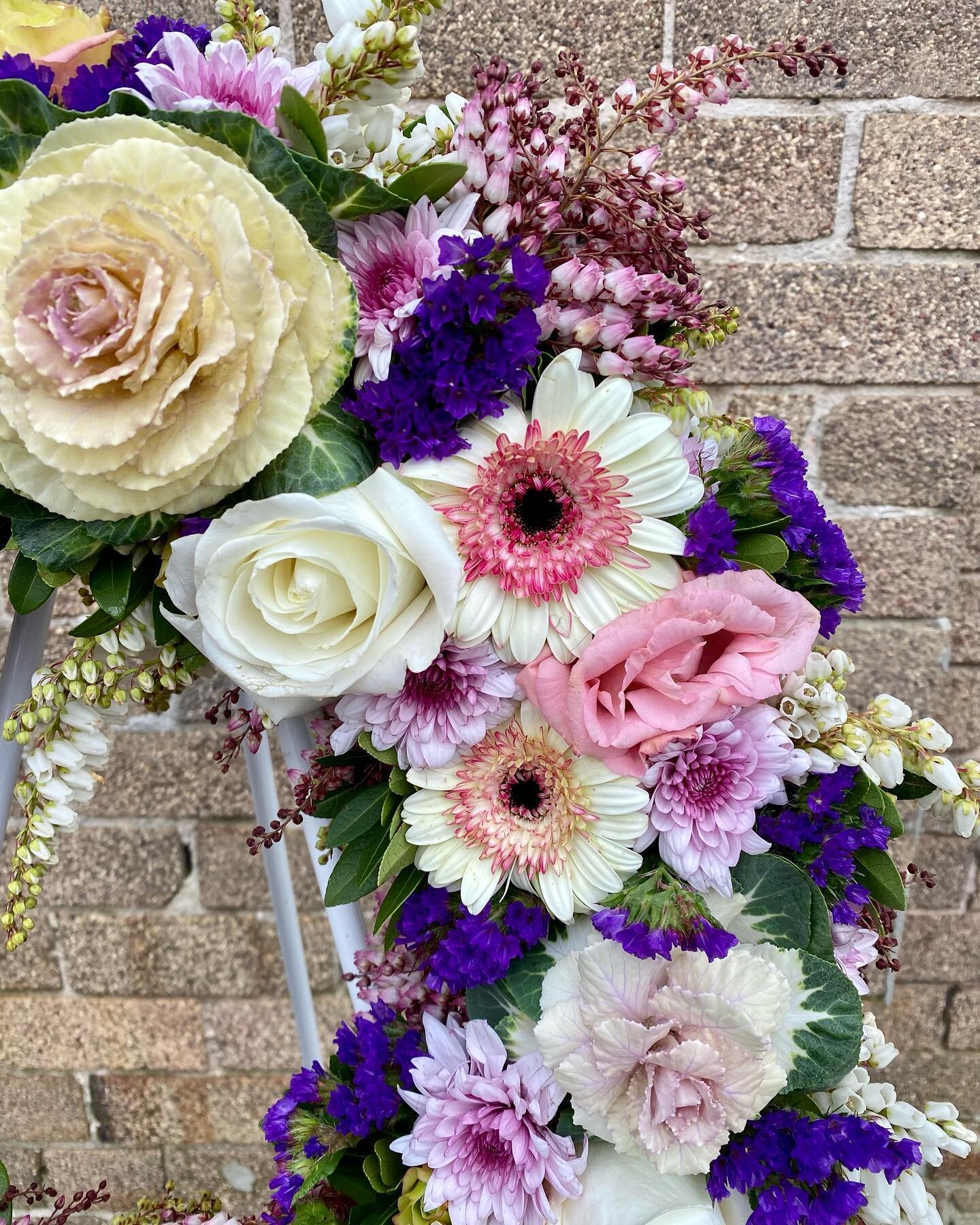 Pretty, pretty pierus 🌸 
.
.
.
.
#flowers #flower #flowersofinstagram #freshflowers #wreath #wreathsofinstagram