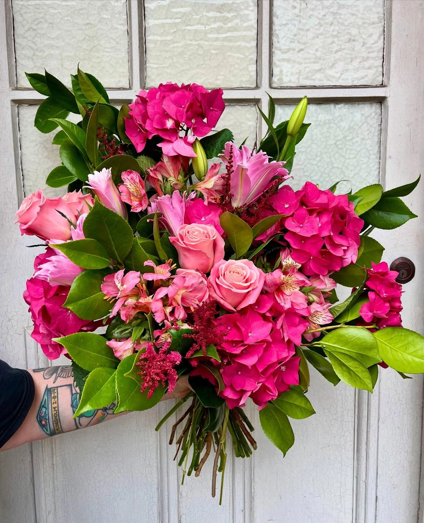 Hydrangea season is here and we are loving it! 🩷 
.
.
.
.
#hydrangea #flower #flowers #freshflowers #flowersofinstagram #florist #flowerinstagram #lifeofaflorist