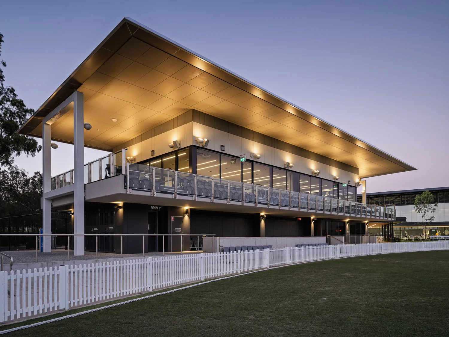 CRICKET CENTRAL PAVILION
COX
SYDNEY AUSTRALIA