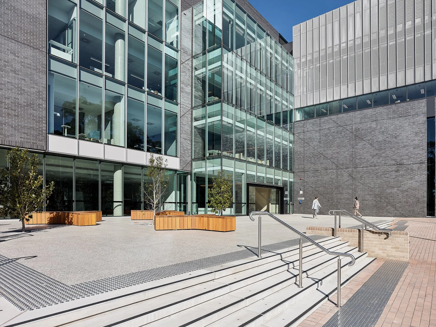 UNIVERSITY OF WOLLONGONG JILLIAN BROADBENT BUILDING
HASSELL
WOLLONGONG AUSTRALIA