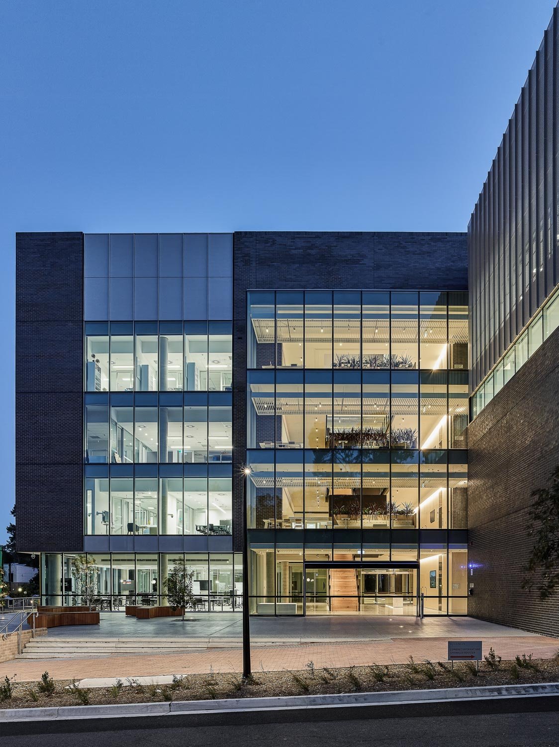 JILLIAN BROADBENT BUILDING
HASSELL