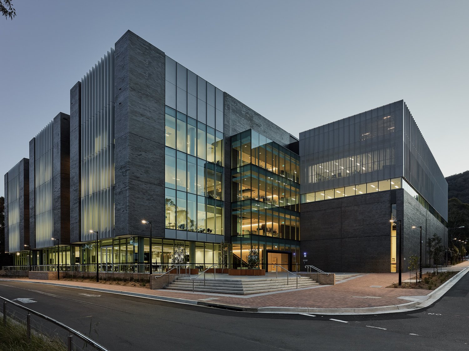 JILLIAN BROADBENT BUILDING
HASSELL