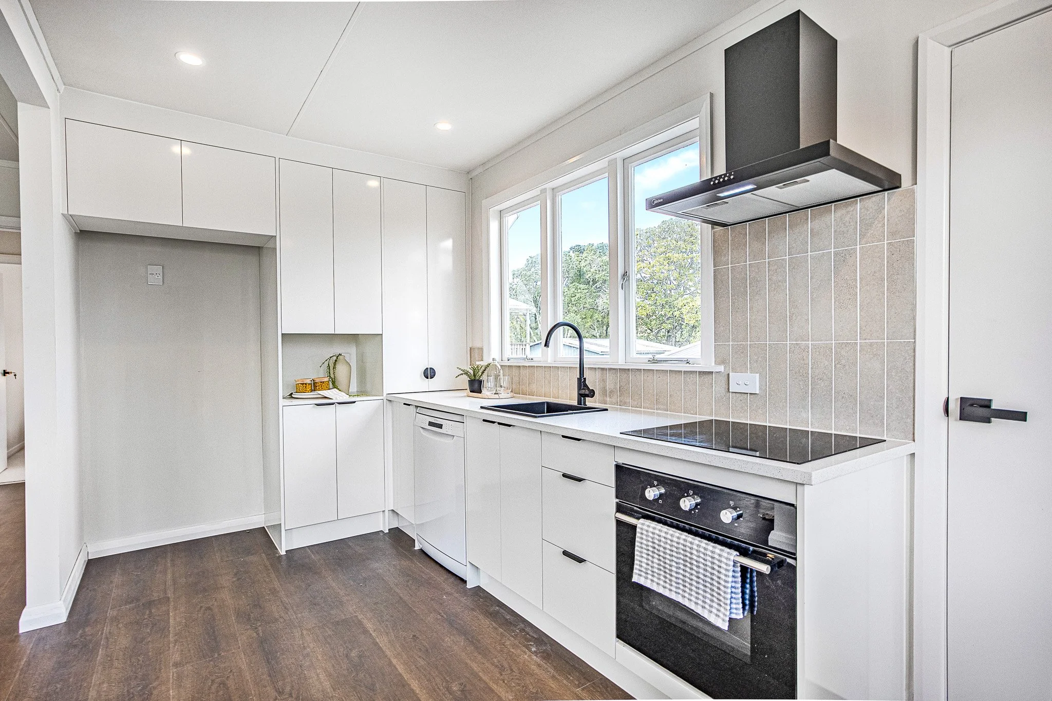 4 - 115 Sunnyside Rd.jpg