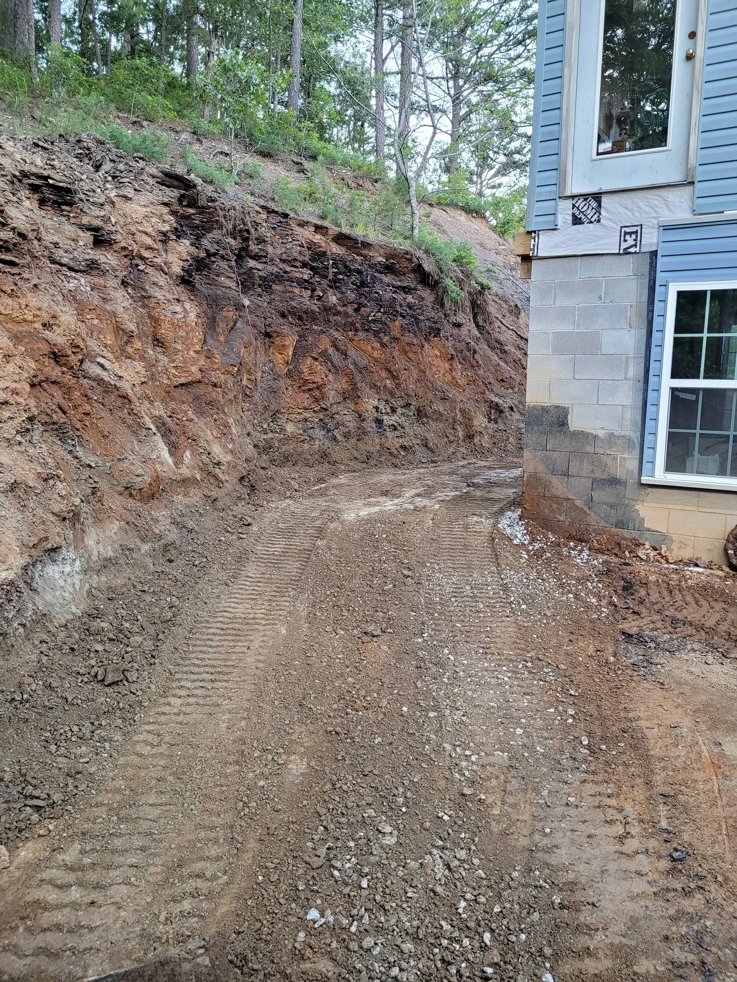Retaining wall/Walkway