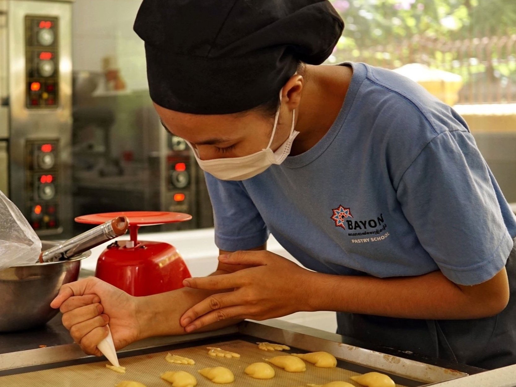 Pastry student making chocolate eclairs
