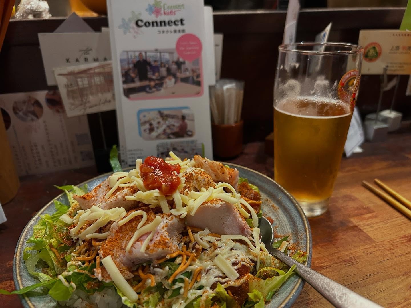 ベン先生は友人の鉄板焼きレストラン @teppan__ryo で夕食をいただきました。
タコライスがとても美味しかったです！
カウンターにはコネクトの新しいパンフレットも置いてあります。
いつもありがとう、りょうさん！

Ben sensei had dinner at his friend&rsquo;s Teppanyaki restaurant @teppan__ryo 
The tacos rice dish was delicious. You can also find Connec