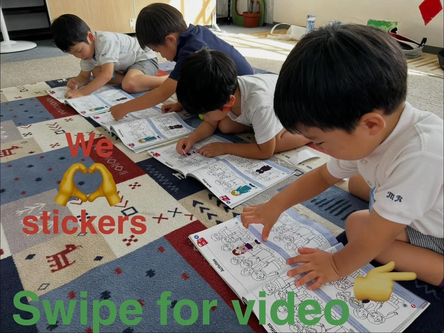 「動画はスワイプして見てね！🎥✨」

レッスン中の子どもたちは、楽しく学びながらしっかり英語を使っています！
📘 ステッカーを貼って単語を確認したり、
🧸 教室の中で家族のおもちゃを探してカードとマッチさせたり。

遊びの中で「英語を話すのが楽しい！」と感じる瞬間がいっぱいです🌈
#英会話 #子ども英会話 #津山 #英語で遊ぼう #connecteikaiwa #英語レッスン