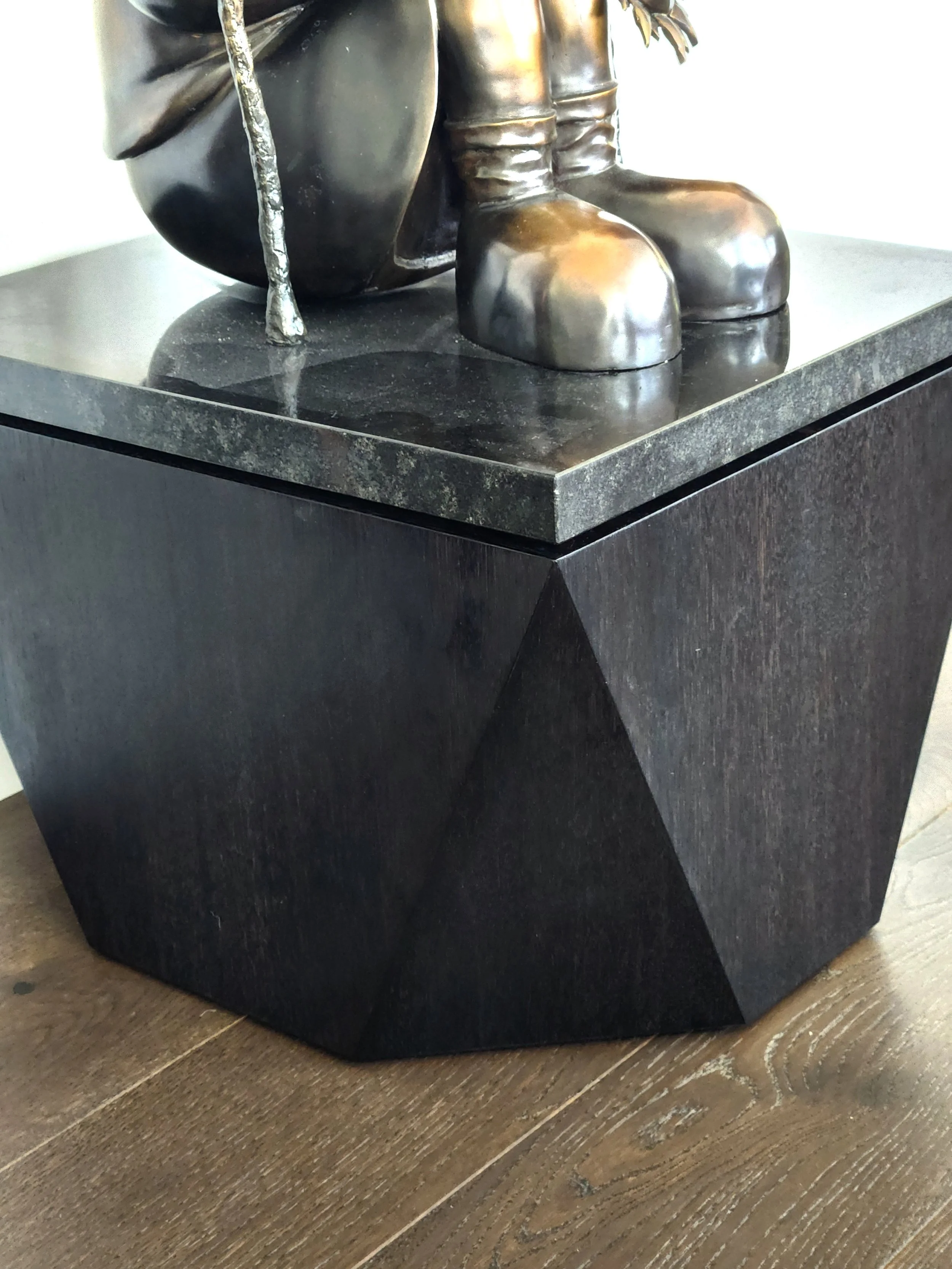 KV plinth