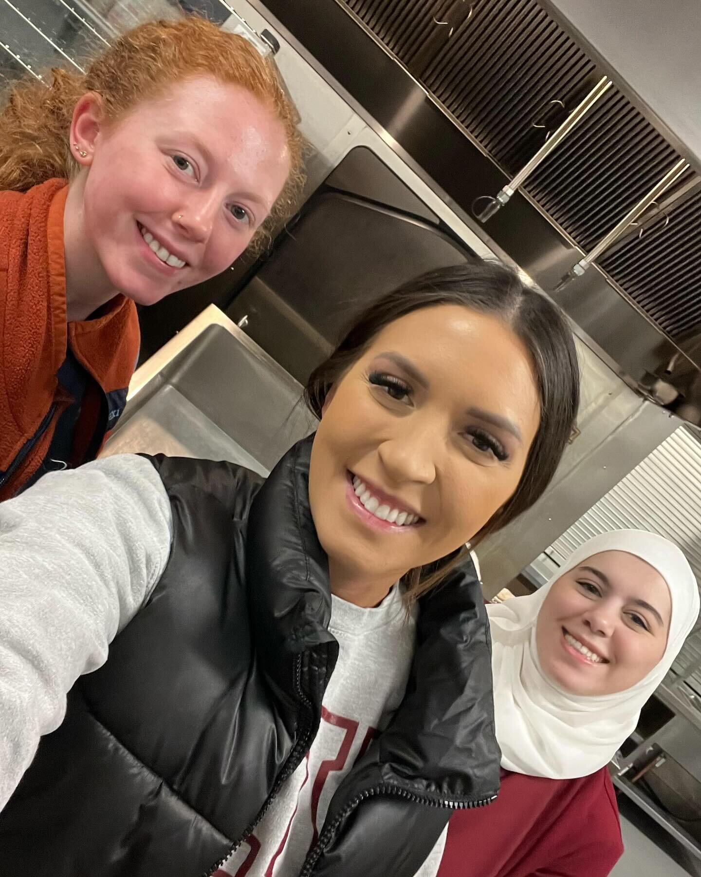 ⭐️Recovery on Redwood⭐️

Volunteers helped prepare and serve meals for those in the community going through detoxification and recovery! 

#dentalstudents #asda #dentists #futuredentists #roseman #utah #dentalschool #teeth #dentistry #district10