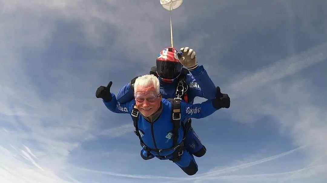 WOW, our Mayor did it! 🤩 On Saturday the Mayor of Elmbridge did a fundraising skydive for @oasischarityuk. The best feeling ever and an absolute blast! There is still time to give https://www.justgiving.com/page/richard-williams-1694014194030. Thank