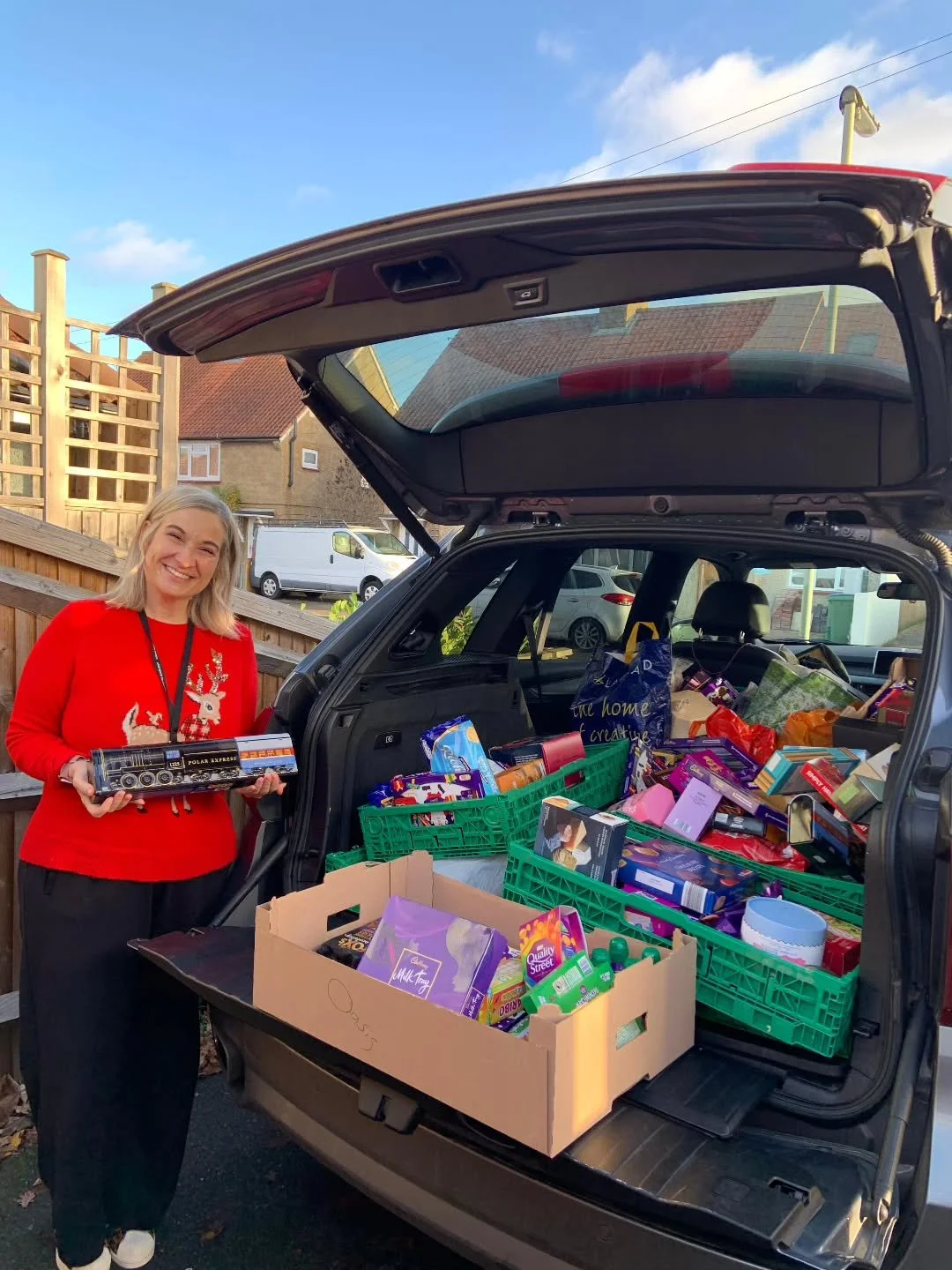 Thank you so much to @cobhamfreeschool for donating these delicious Christmas treats, and to Zoe from the Junior School for personally bringing them to us. 🥰 Your kindness will help bring smiles and extra festive magic to the families we support thi
