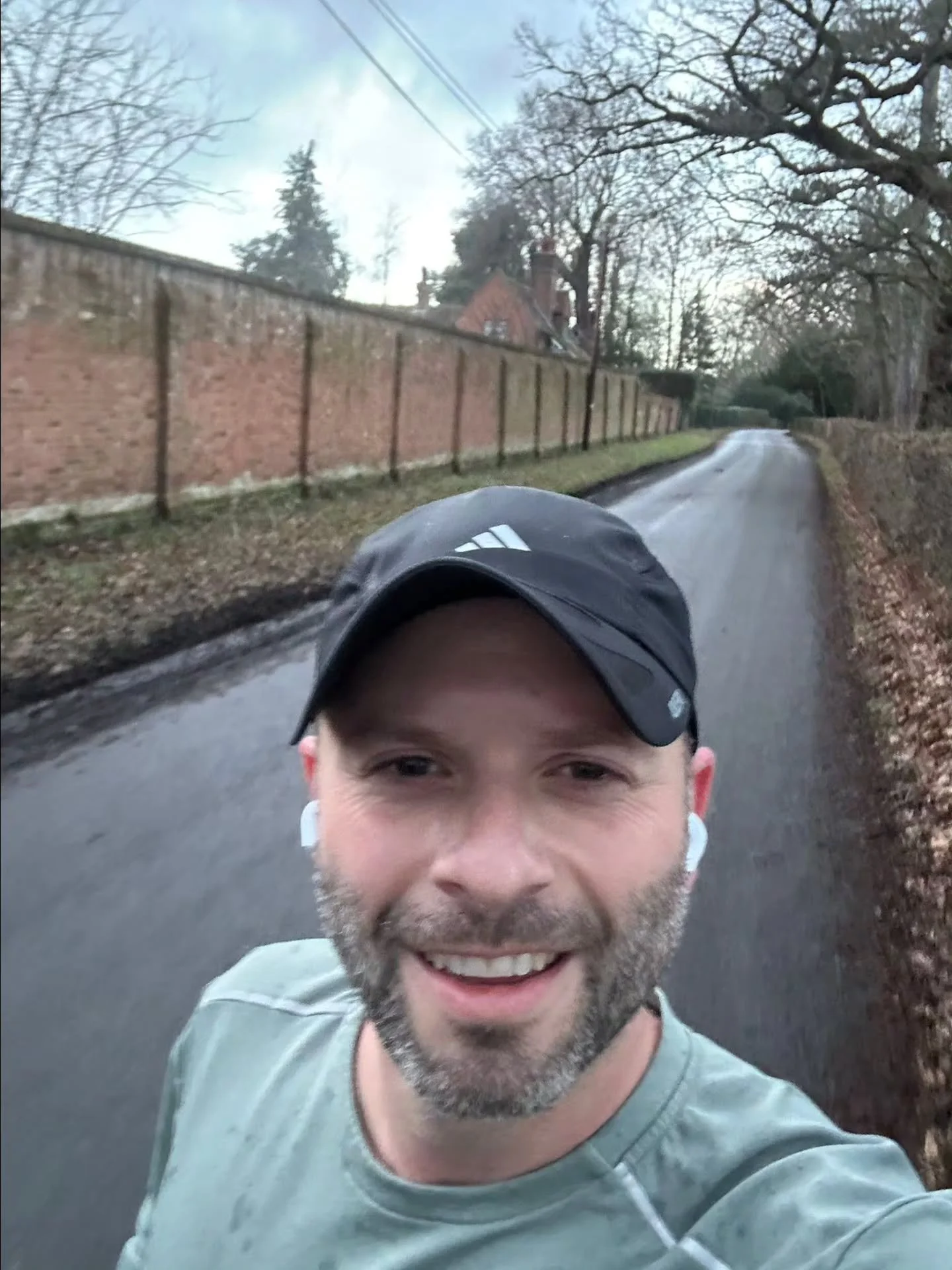 Miles with meaning! 🏃&zwj;♂️✨️ Alex Chesculescu is running the London Marathon for Oasis Charity 👟

We&rsquo;re incredibly grateful to Alex for taking on this huge challenge to raise vital funds and awareness for the women, children and families we