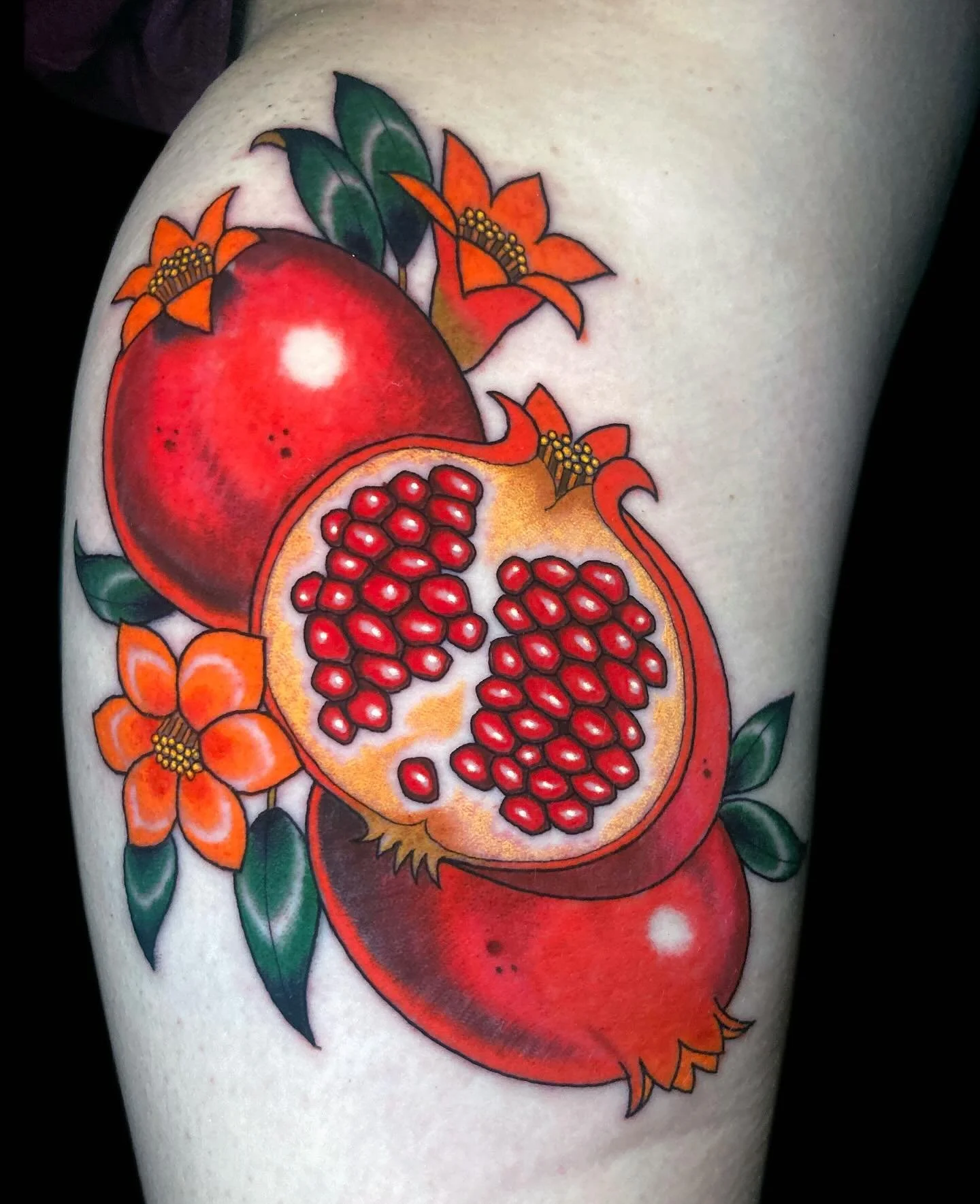 Pomegranate for Sarah, full of flavour, symbolism and childhood memories 🌞❤️. 
Good to see you again Sarah, and thank you for the fun request! 

For info and booking please get in touch using the link in my bio 💌

#londontattooartist #londontattooi