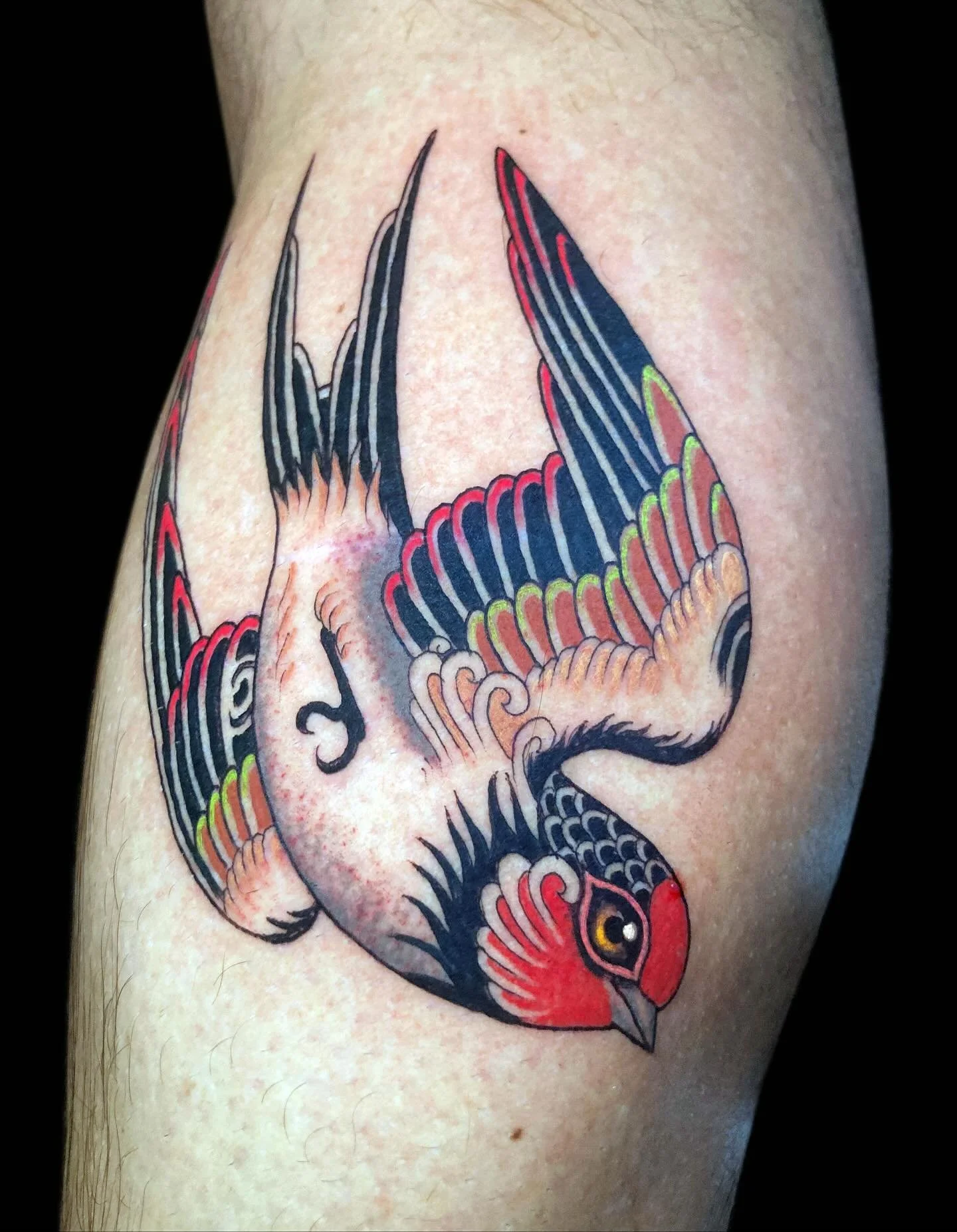 Little swallow for Mark @mistysoup, done on my last day @brighton_tattoo_collective_ 🖤 
Thanks for choosing this one from my flash Mark! ⚡️
My next flash day will be held @magic.tattooing on Saturday 29th of November! ✨🌈 To browse designs and book 