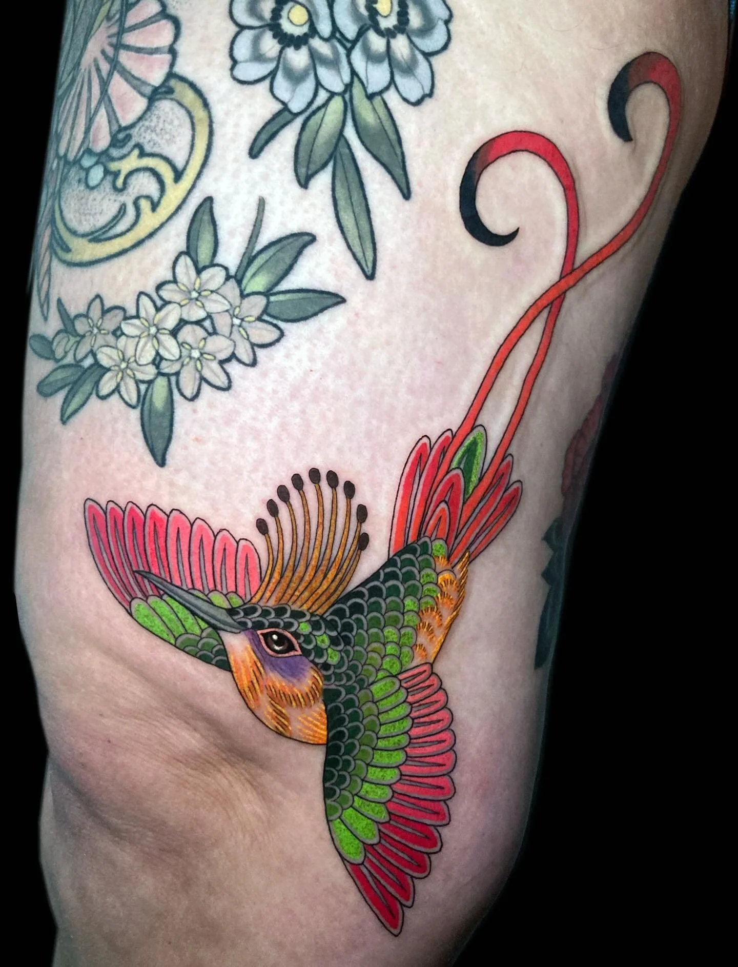 For Hannah 💖 Hummingbird from my flash customised to fit a gap in her thigh. Lovely seeing you again! 🦜🌞🌈 

Done @thankstattoosydney 🙌🏻

Booked up for the rest of this trip but enquiries for the next time around are always welcome 💌 inmatattoo