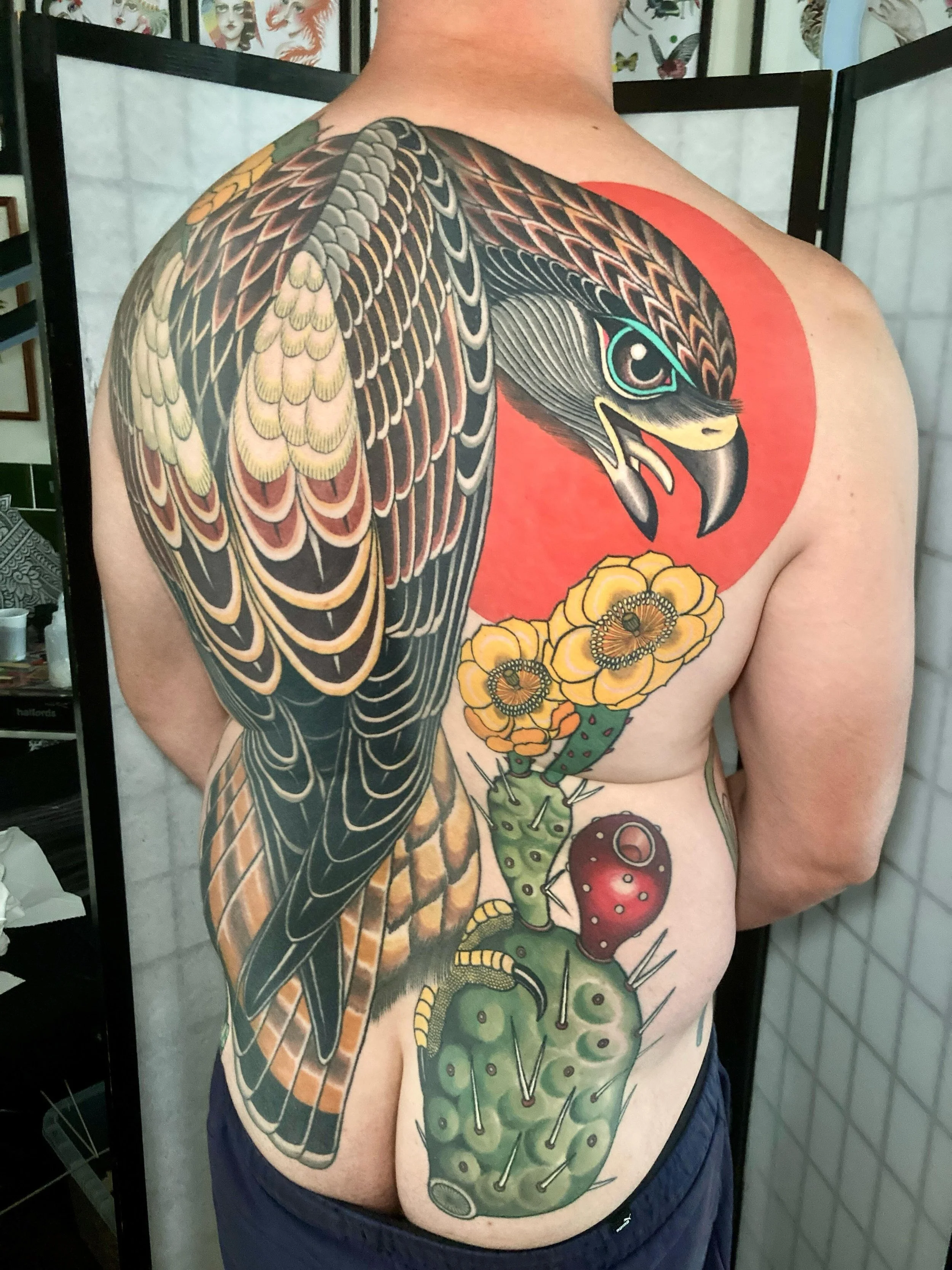 Last of Mark triptych week 🦅 !
Got to take some pictures of his healed eagle when we added a Sonoran desert toad to the party recently. Can you spot it? 🐸 
All about that one on my previous post. 🌈

Back piece started and finished in 2022 @red_poi