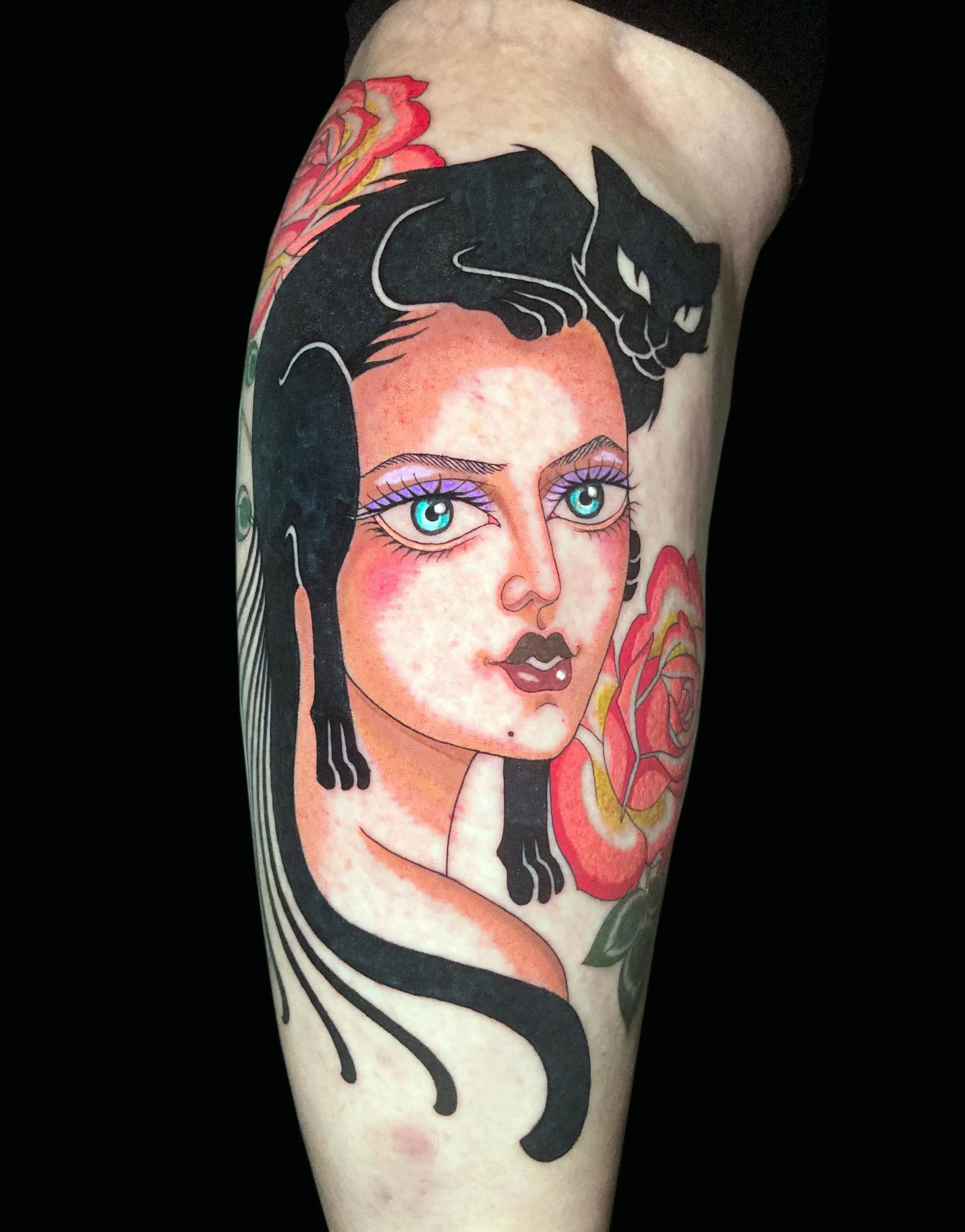Recently tattooed bit of flash from my archives (9 ish years old) revamped and customised to fit nicely on Carols calf. Always chuffed when people resonate with my designs, both new and old! 🐈&zwj;⬛🌹 Done during my guest spot @thankstattoosydney Th