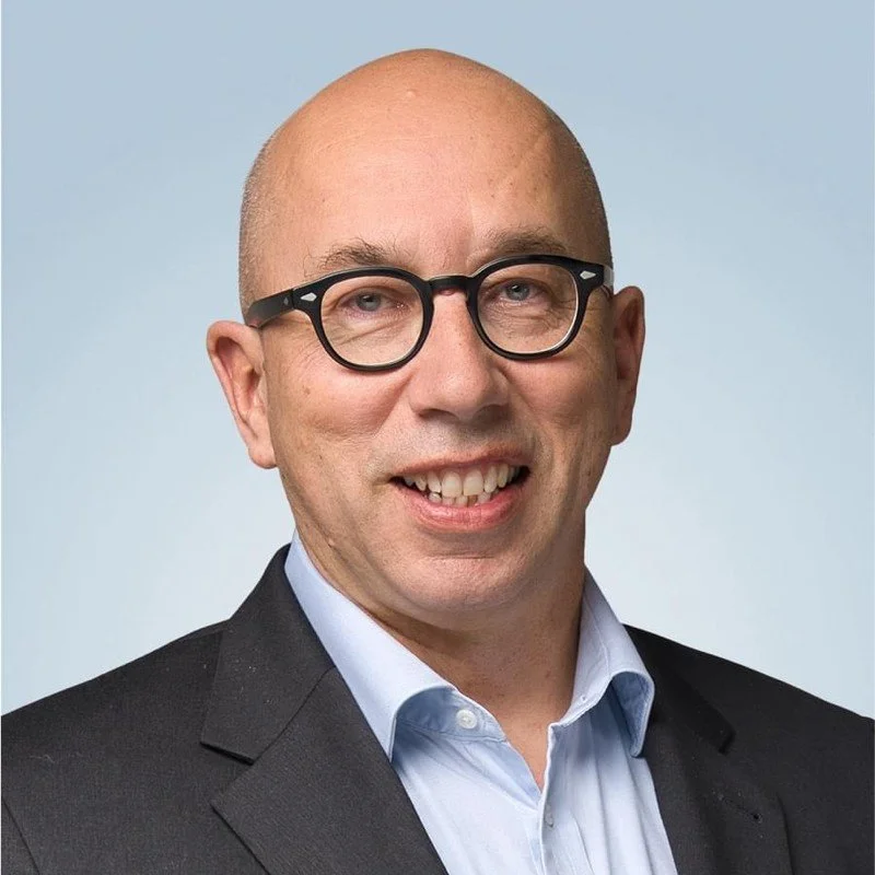 Portrait of Marc Scheer, Adviser at Luxembourg Ministry of Economy, highlighting Tomasz Kramer’s strategic adaptability and innovation in hybrid education during the COVID-19 pandemic.