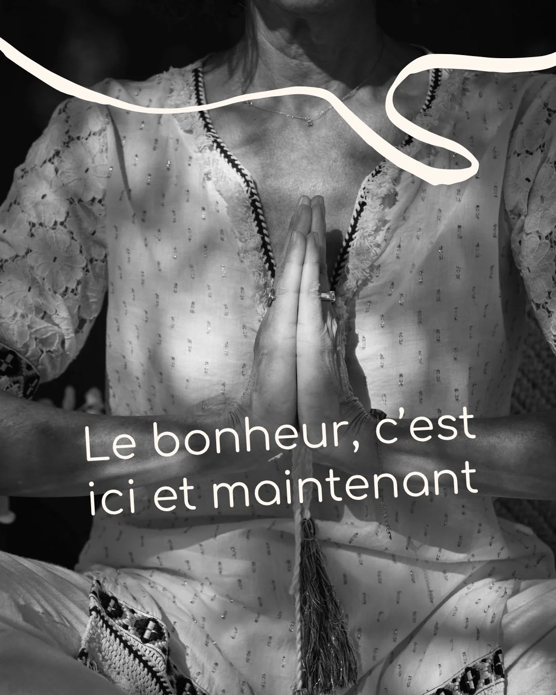 Le bonheur, c&rsquo;est ici et maintenant. 🤎

On l&rsquo;attend parfois pour plus tard. Quand cette p&eacute;riode sera termin&eacute;e. Quand on aura plus de temps. Quand le travail sera moins intense. Quand tout sera enfin un peu plus calme.

Et p