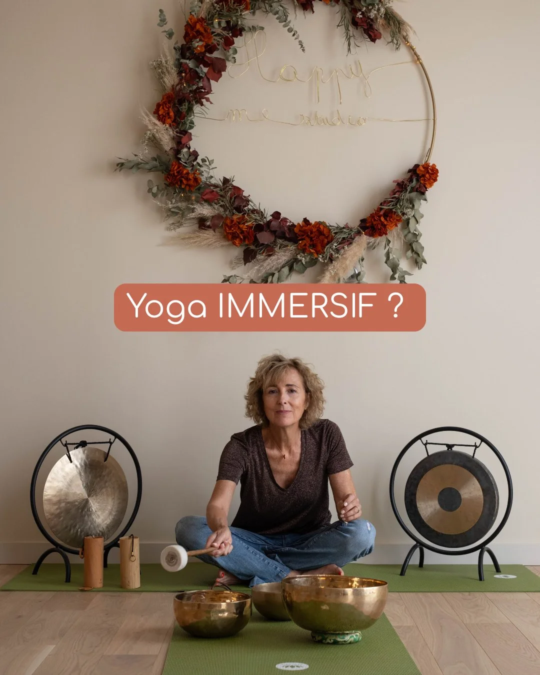 Du yoga immersif ? Mais qu&rsquo;est-ce qui change d&rsquo;un cours de yoga classique ? 🌿

Imaginez une s&eacute;ance o&ugrave; la pratique ne passe plus seulement par le mouvement. La lumi&egrave;re, les sons et les projections visuelles viennent c