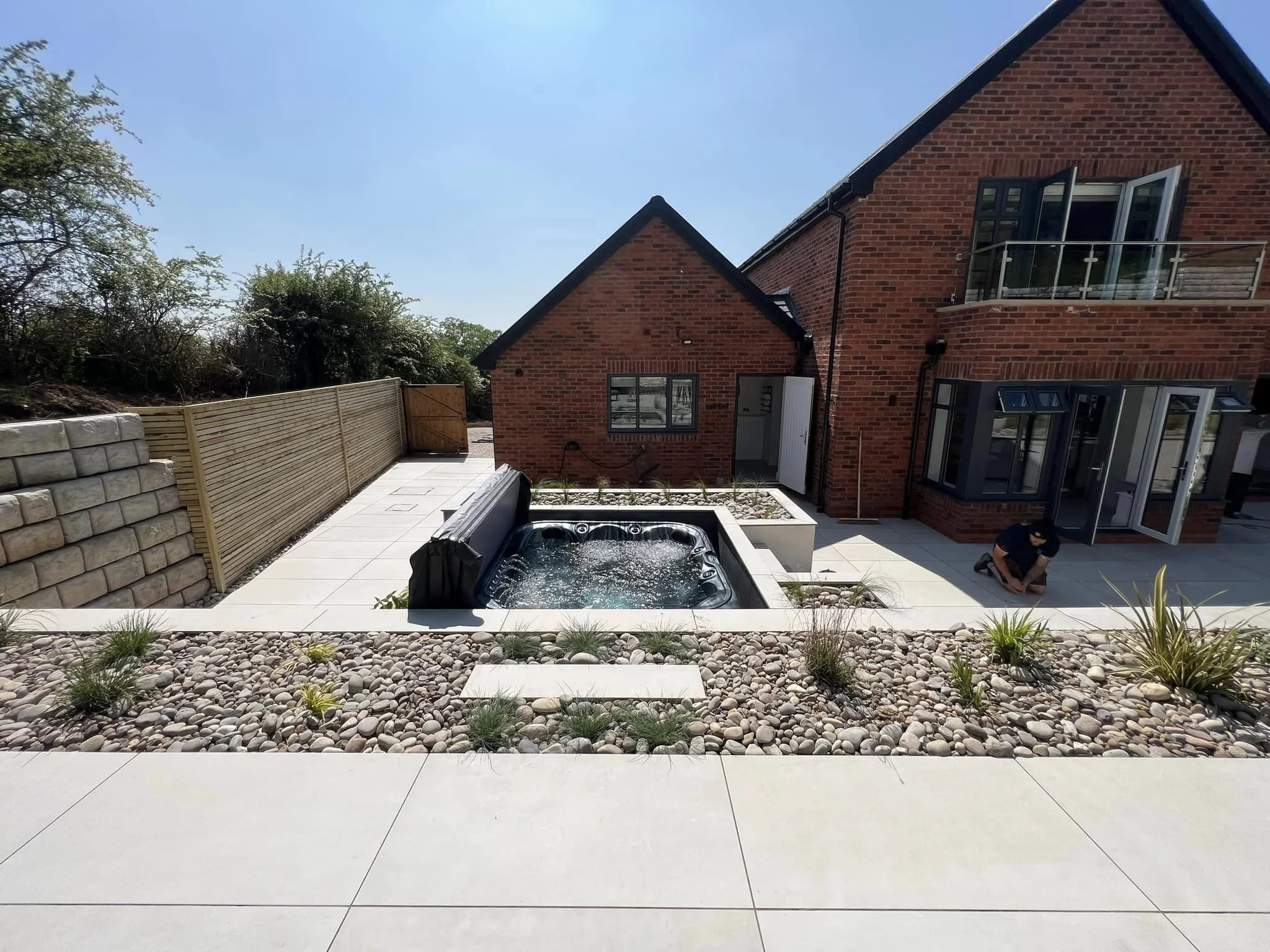 Well-defined borders and edging for a polished and refined landscape.