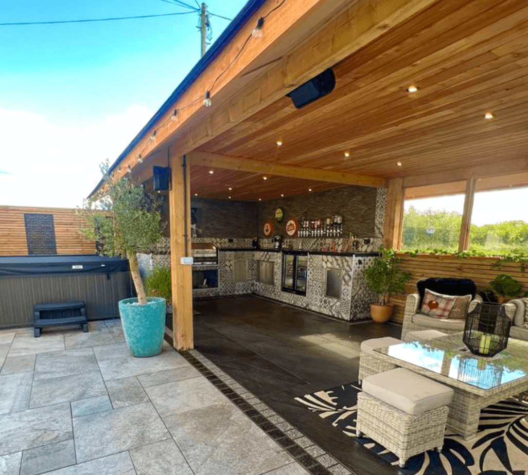 Outdoor Kitchens and BBQ Areas