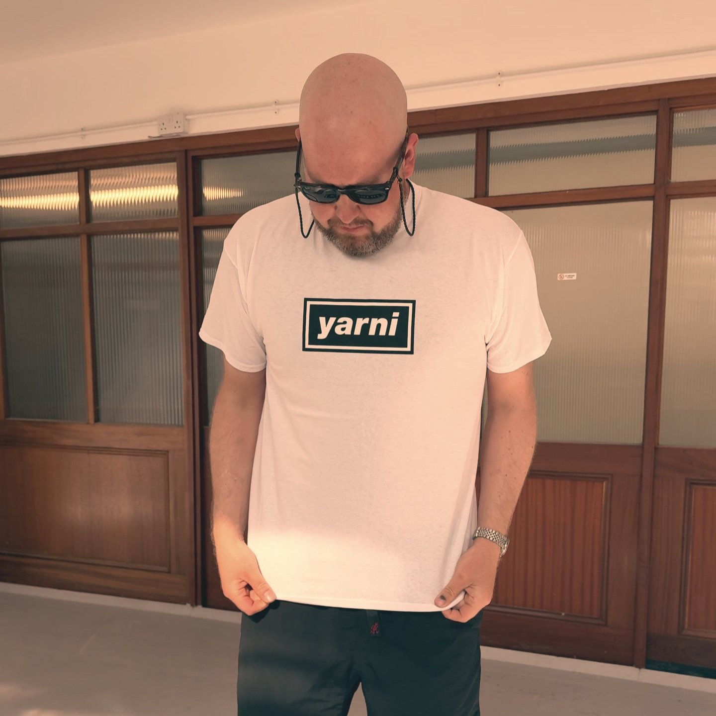 Oasis+wooden+background.jpg