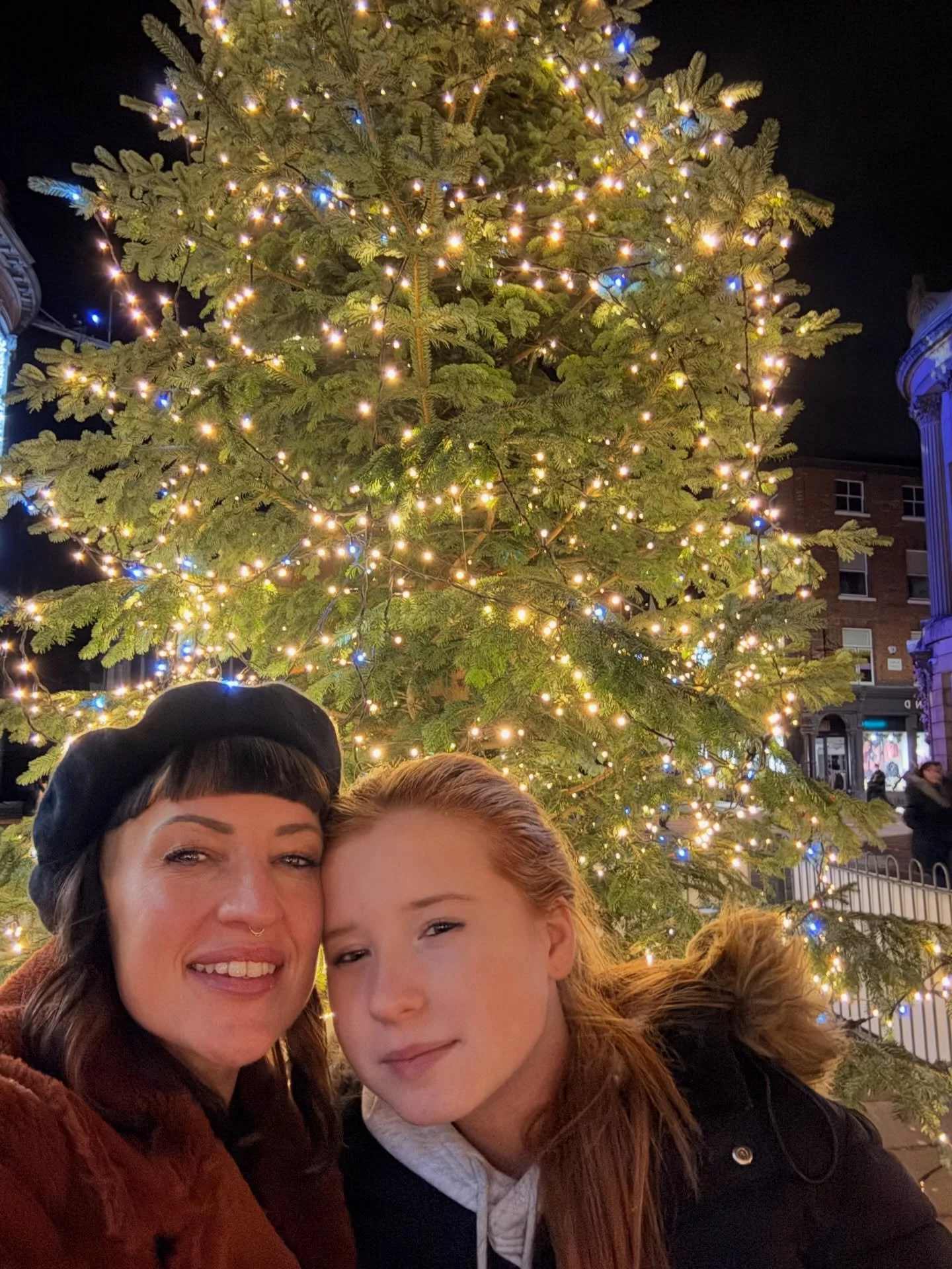 Soundbaths, shiny trees and sliding roofs&hellip; bits from work things and hanging out with my best one and nope, be quiet Sandra, no one is ready for Christmas&hellip;ever 🤦🏻&zwj;♀️🙋🏻&zwj;♀️💁🏻&zwj;♀️

So much mega big big love. 

And for when