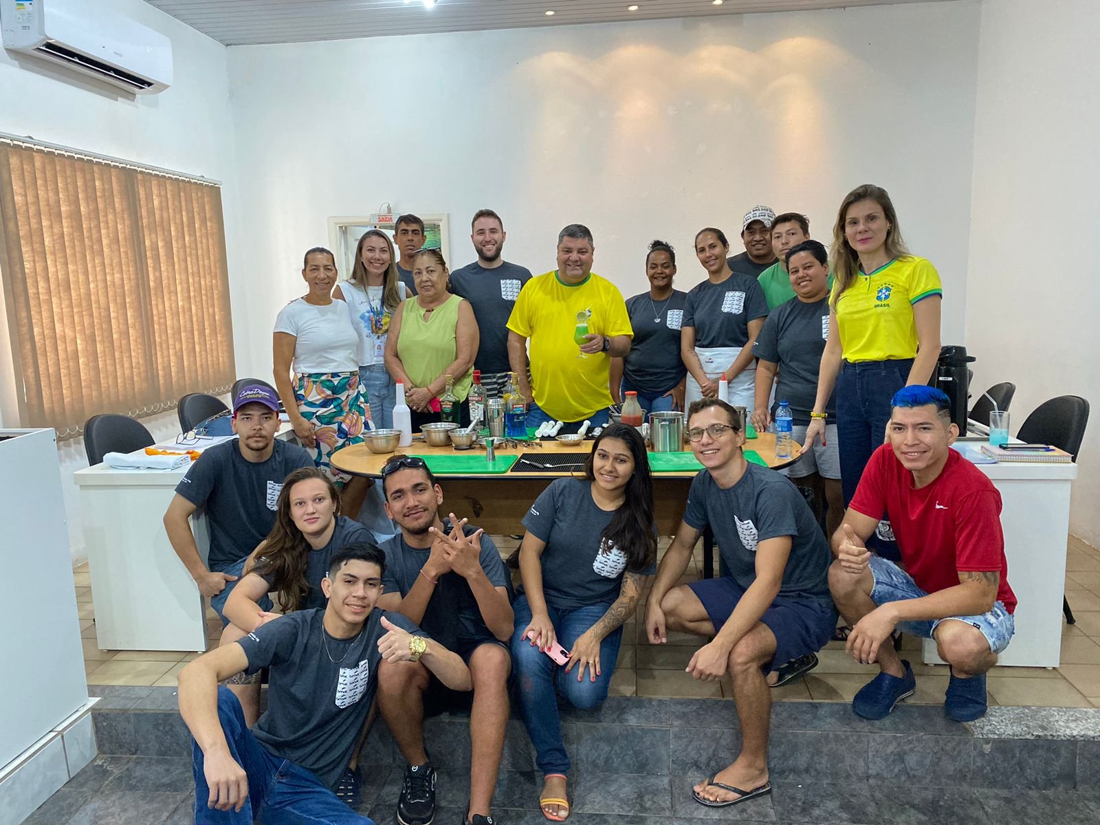 Em parceria com o Senac, curso de batidas e coquetéis forma 15 pessoas em Bonito