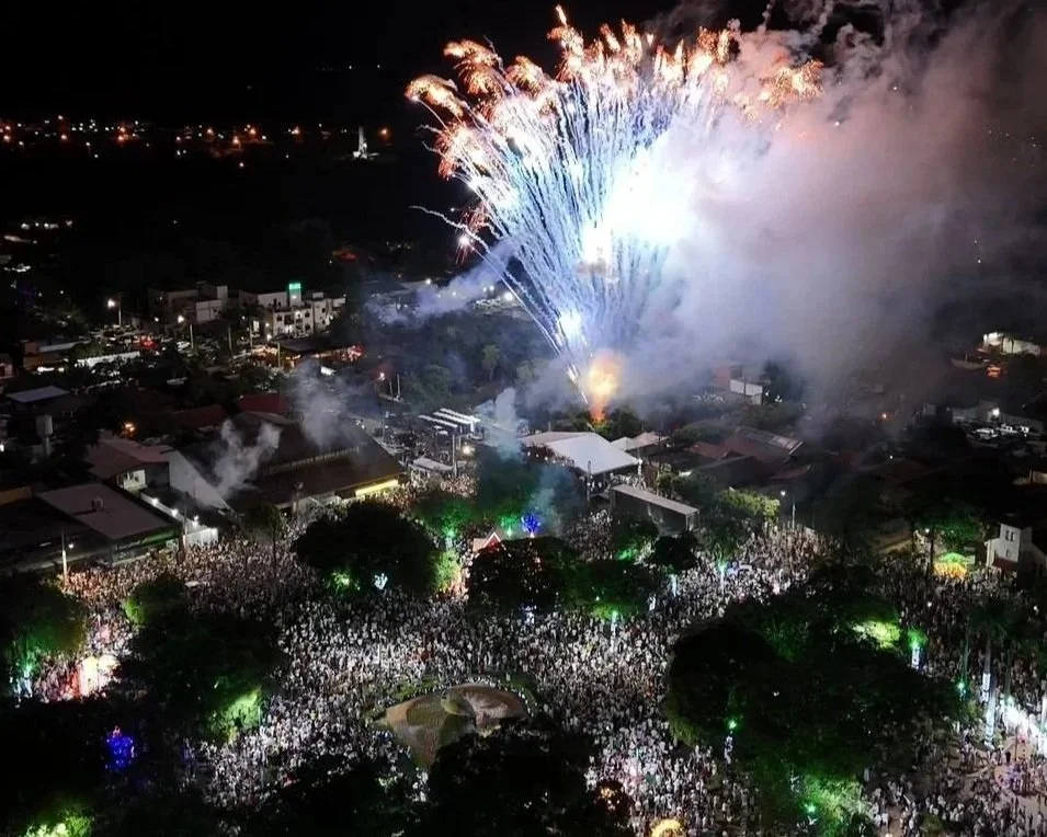 Réveillon reuniu 30 mil pessoas e lotou Praça da Liberdade, em Bonito