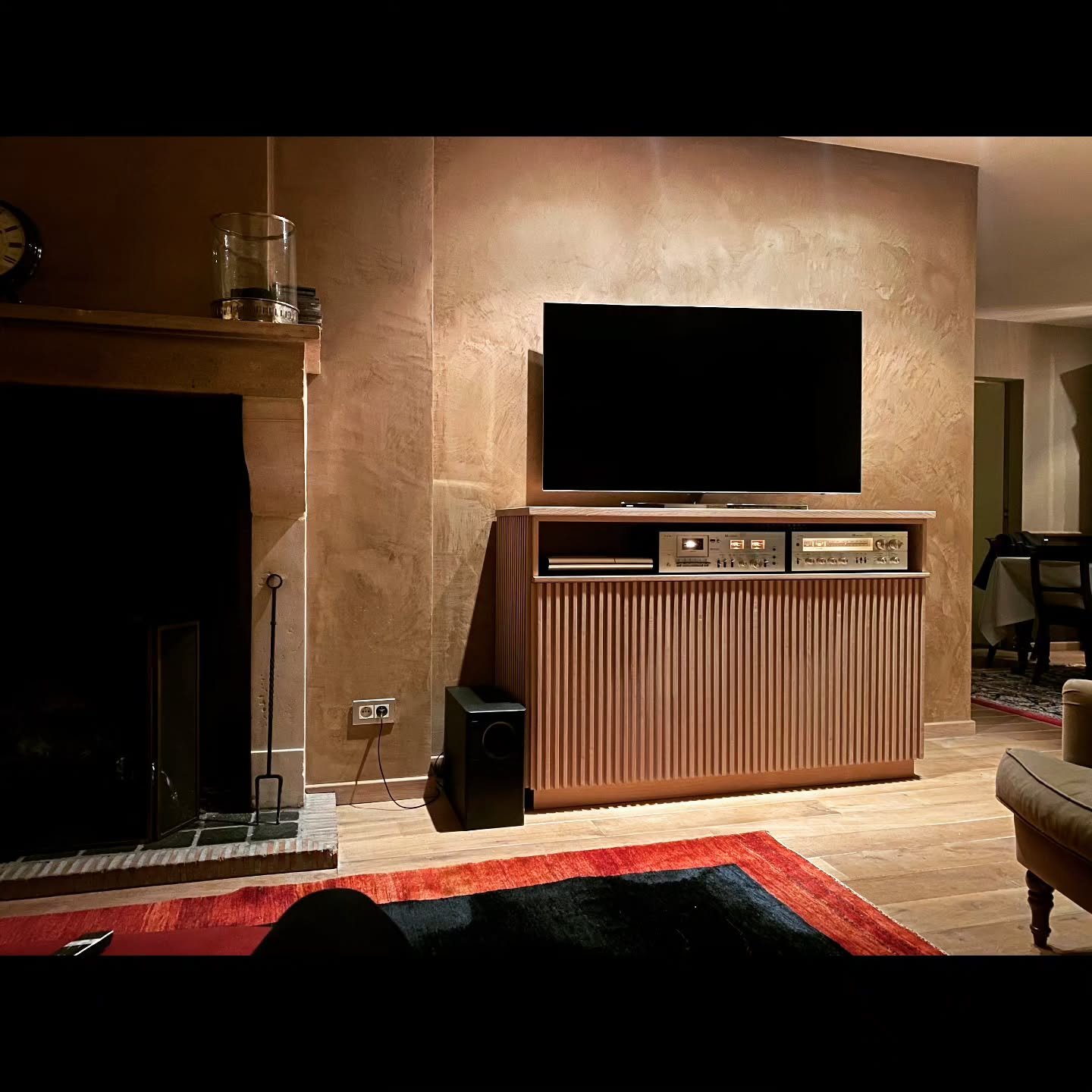 Sharing with you one of my favourite projects from last year! 

I got some new nicer pictures recently

I really enjoyed designing and building this special piece of furniture.

It is an unique HiFi cabinet in oak wood.
.
.
.
.
.
.
#woodmakerwayoflif