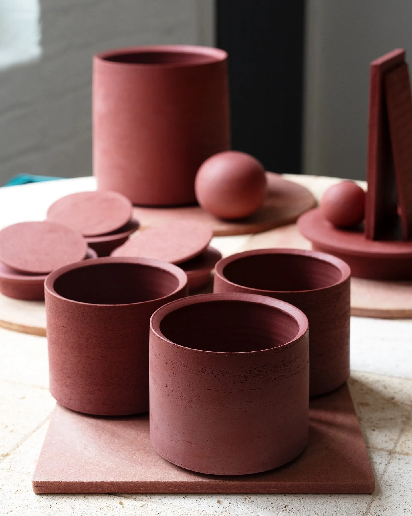 Scenes from the studio: drying greenware, sanded bisque, glazing

The images above reveal the range of tasks that have been happening in the studio over the last week - the final week before the @craftpotters Oxford Ceramics Fair next weekend. Everyt